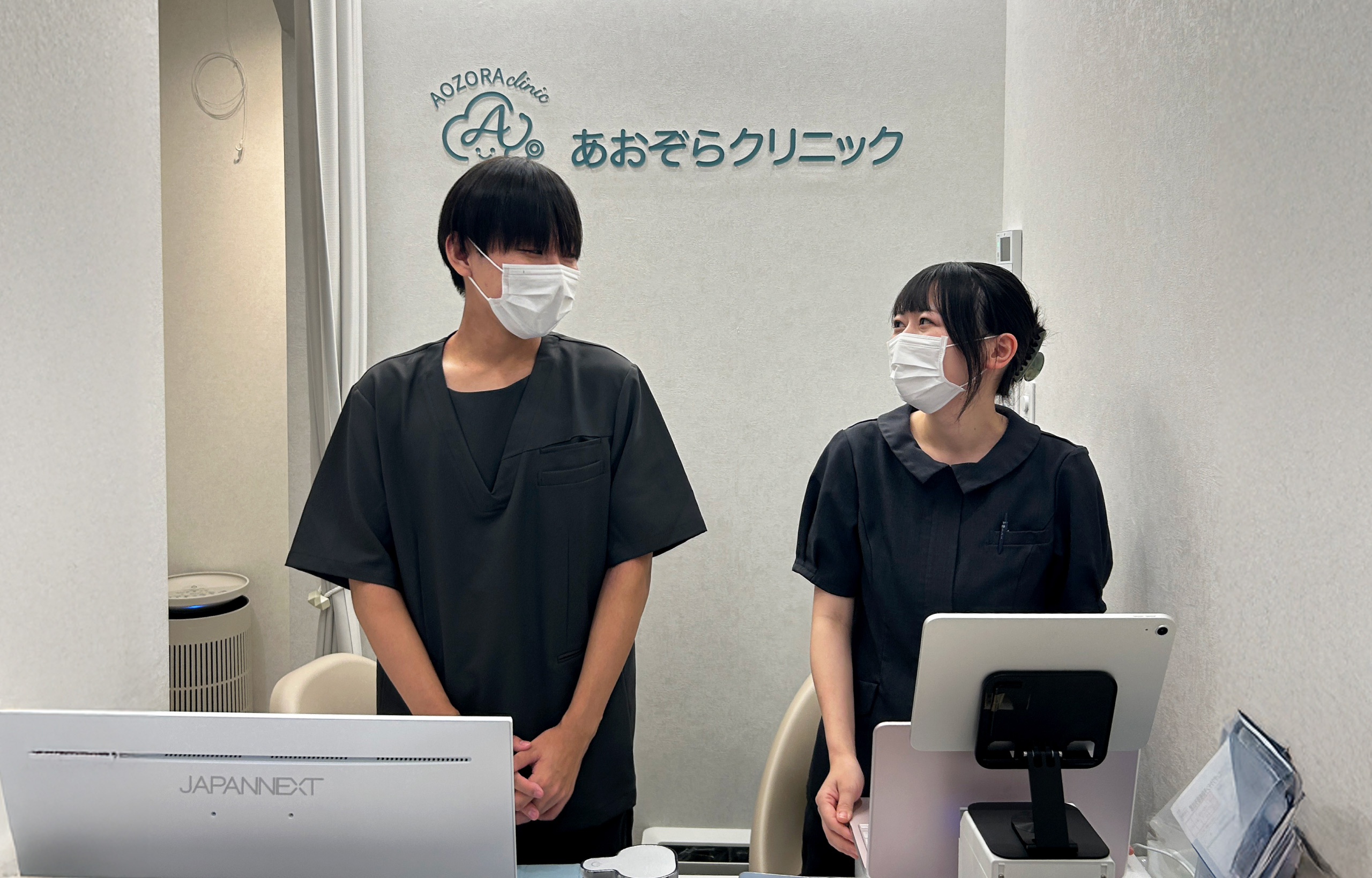 クリニックで働く女性と男性